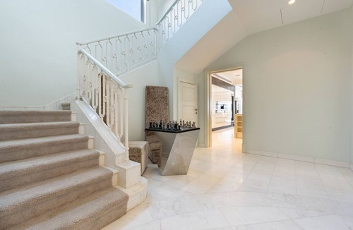 Palm Jumeirah Villa | Beachfront 6BR Villa with 2 Asst Rooms, Own Pool, Cabana & Private Beach Access