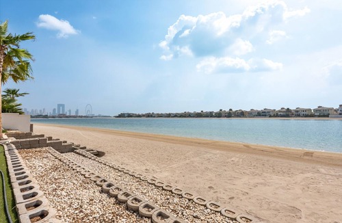 Palm Jumeirah Villa | Beachfront 6BR Villa with 2 Asst Rooms, Own Pool, Cabana & Private Beach Access