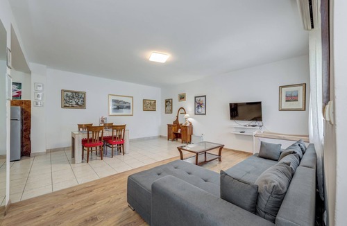 Split Apartment | Beachfront apartment Drazen, with garden and parking