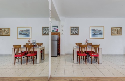 Split Apartment | Beachfront apartment Drazen, with garden and parking