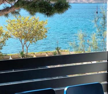 Cesarica House | Beachfront House Ivana with Pool - renovated 2025