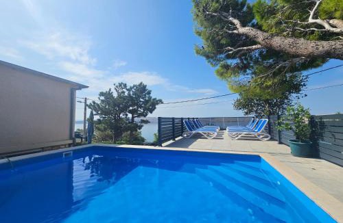 Cesarica House | Beachfront House Ivana with Pool - renovated 2025