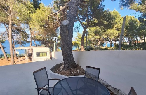 Slatine Apartment | Beachfront One-Bedroom Apartment with Sea View & Pool