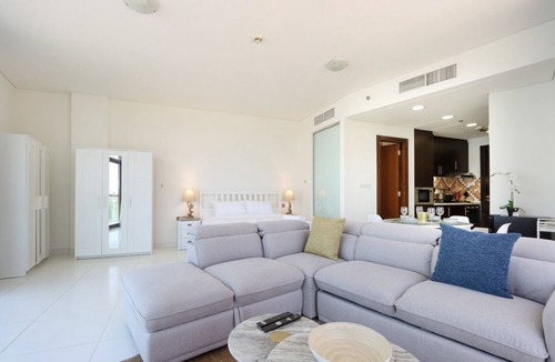 Palm Jumeirah Apartment | Beachfront Studio with Dining & Leisure Steps Away