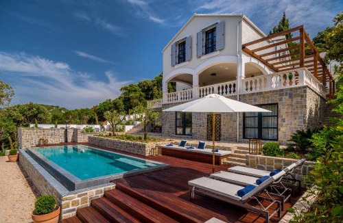 Zrnovo Villa | Beachfront Villa Feodora Grande with Pool