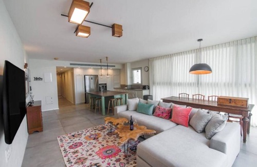 Haifa Apartment | beafront Pethouse 3 bdrms w Jacuzzi