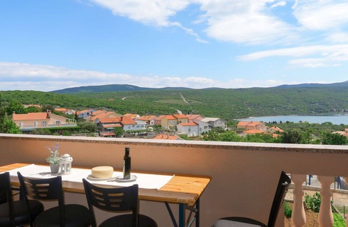 Kornic Apartment | Beautiful apartment for 6 guests with WIFI, A/C, TV, balcony and pets allowed