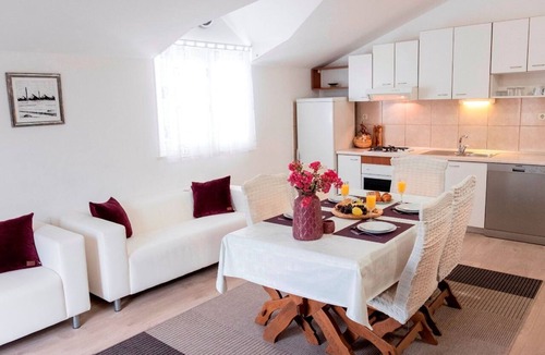 Peracko Blato Apartment | Beautiful apartment for 5 people with A/C, pool, WIFI, TV and patio