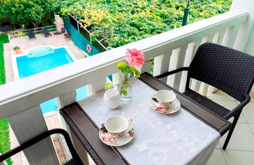 Peracko Blato Apartment | Beautiful apartment for 5 people with A/C, pool, WIFI, TV and patio