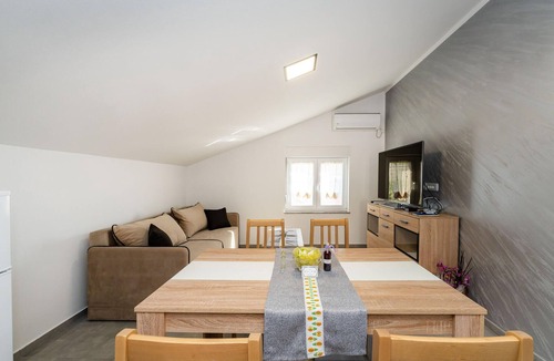 Gornji Karin Apartment | Beautiful apartment in Gornji Karin with WiFi