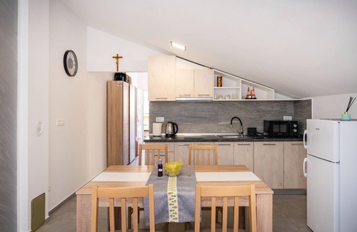 Gornji Karin Apartment | Beautiful apartment in Gornji Karin with WiFi