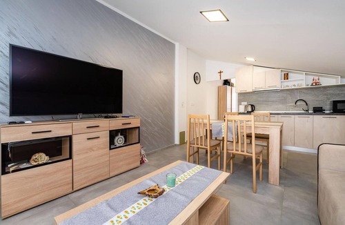 Gornji Karin Apartment | Beautiful apartment in Gornji Karin with WiFi