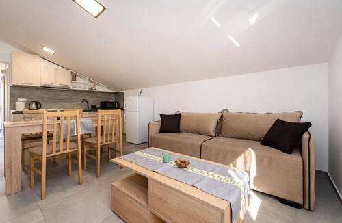 Gornji Karin Apartment | Beautiful apartment in Gornji Karin with WiFi