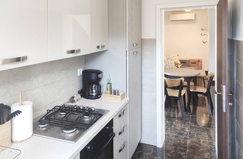 Businci Apartment | Beautiful apartment in Okrug Gornji with WiFi