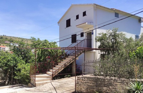 Businci Apartment | Beautiful apartment in Okrug Gornji with WiFi