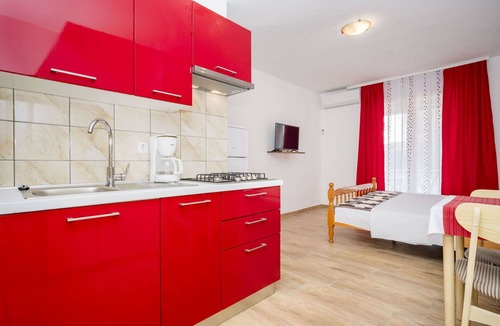 Pomer Apartment | Beautiful apartment for 2 people with pool, A/C, TV and terrace