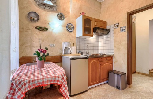 Kastel Apartment | Beautiful apartment for 2 people with WIFI, A/C, TV, terrace and pets allowed