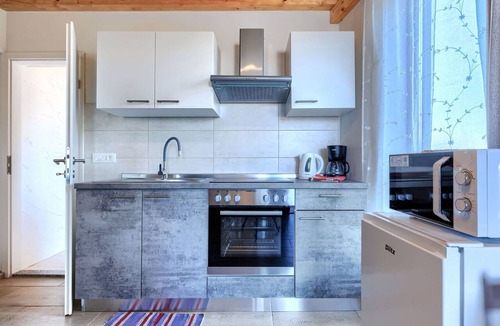 Lovrecica Apartment | Beautiful apartment for 2 guests with WIFI, A/C, TV and terrace