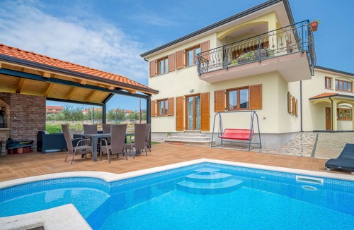 Tar Apartment | Beautiful apartment for 2 guests with A/C, WIFI, pool, TV and pets allowed