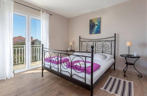 Krizna luka Apartment | Beautiful apartment for 3 guests with WIFI, A/C, TV, terrace and pets allowed