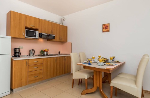 Rab Town Apartment | Beautiful apartment for 4 people with WIFI, A/C, pool, TV and patio