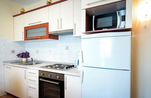Rab Town Apartment | Beautiful apartment for 6 guests with WIFI, A/C, TV, terrace and pets allowed