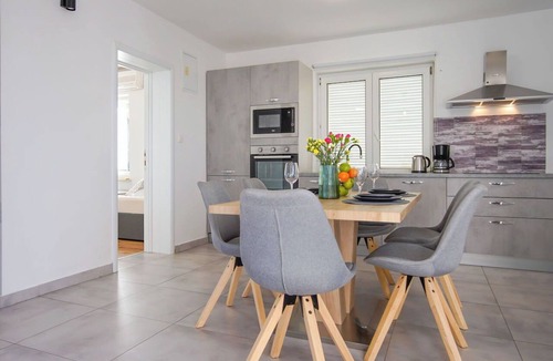 Vratarusa Apartment | Beautiful apartment for 6 guests with A/C, WIFI, TV and patio