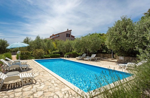 Frata Apartment | Beautiful apartment for 8 guests with A/C, WIFI, pool, TV, terrace and pets allowed