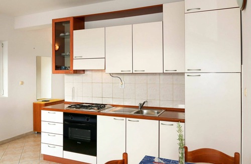 Vrbanj Apartment | Beautiful apartment for 4 people with WIFI, TV, balcony and pets allowed