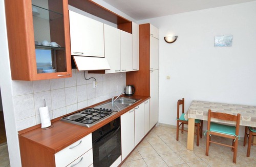 Vrbanj Apartment | Beautiful apartment for 4 people with WIFI, TV, balcony and pets allowed