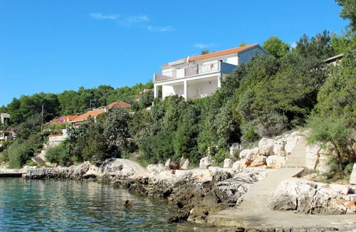 Vrbanj Apartment | Beautiful apartment for 5 people with WIFI, TV, balcony and pets allowed