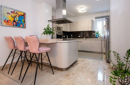Kuceli Apartment | Beautiful apartment for 4 guests with pool, WIFI, hot tub, A/C, TV, terrace and panoramic view
