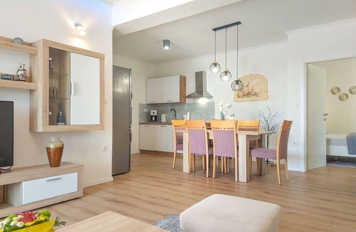 Viskovo Apartment | Beautiful apartment for 2 people with pool, WIFI, A/C, TV, terrace and pets allowed