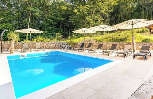 Rukavac Apartment | Beautiful apartment for 4 people with pool, A/C, hot tub, WIFI, TV, terrace and panoramic view