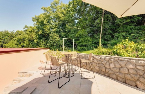 Rukavac Apartment | Beautiful apartment for 4 people with pool, A/C, hot tub, WIFI, TV, terrace and panoramic view