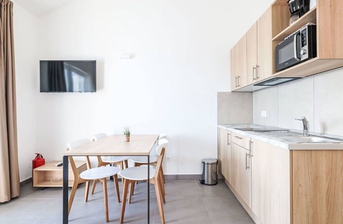 Seget Donji Apartment | Beautiful apartment for 5 people with pool, WIFI, A/C, TV, terrace and pets allowed