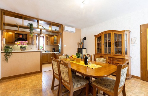 Frata Apartment | Beautiful Apartment Fratta with garden in Tar