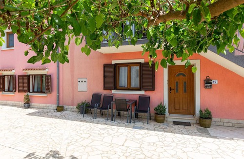 Frata Apartment | Beautiful Apartment Fratta with garden in Tar