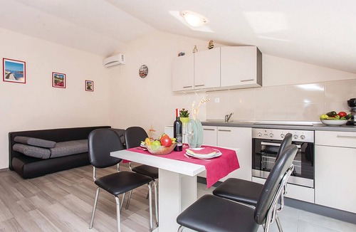 Draga Bascanska Apartment | Beautiful apartment in Baska with WiFi