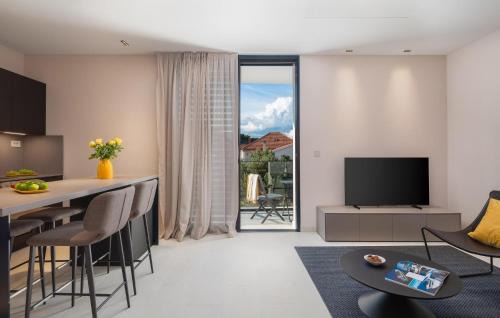 Susica Apartment | Beautiful Apartment In Betina With Wifi
