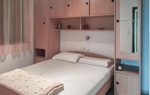 Jadranovo Apartment | Beautiful Apartment In Jadranovo With Wifi