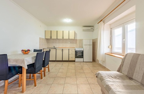 Kustici Apartment | Beautiful apartment in Kustici with WiFi