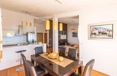 Batinici Apartment | Beautiful apartment in Makarska with WiFi