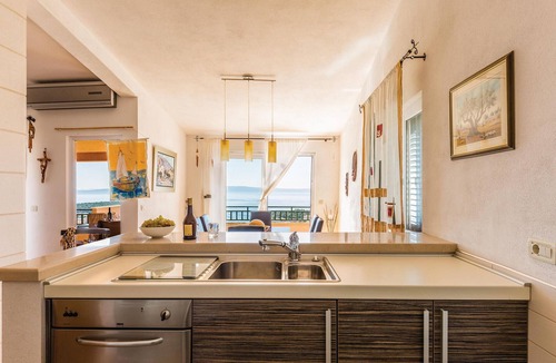 Batinici Apartment | Beautiful apartment in Makarska with WiFi