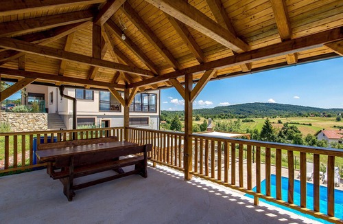 Rakovica Apartment | Beautiful apartment in Rakovica with WiFi