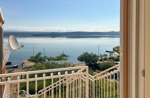 Raslina Apartment | Beautiful apartment in Raslina with WiFi
