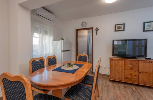Zdrelac Apartment | Beautiful apartment in Zdrelac with WiFi