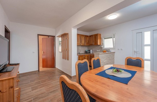 Zdrelac Apartment | Beautiful apartment in Zdrelac with WiFi