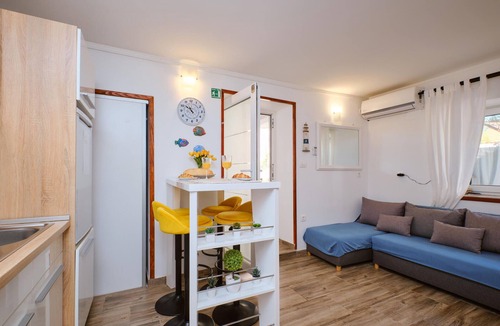 Ilovik Apartment | Beautiful apartment in Ilovik with WiFi