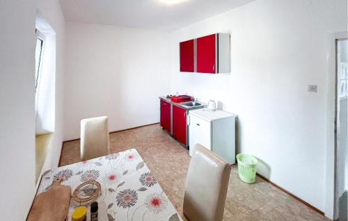 Karlobag Apartment | Beautiful Apartment In Karlobag With Wifi